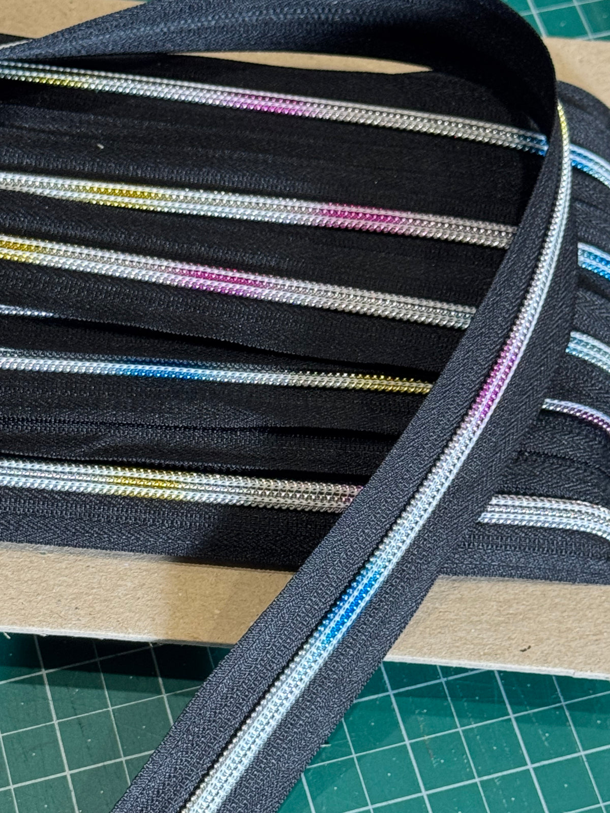 Black / Rainbow Deluxe No.5 Continuous Zip