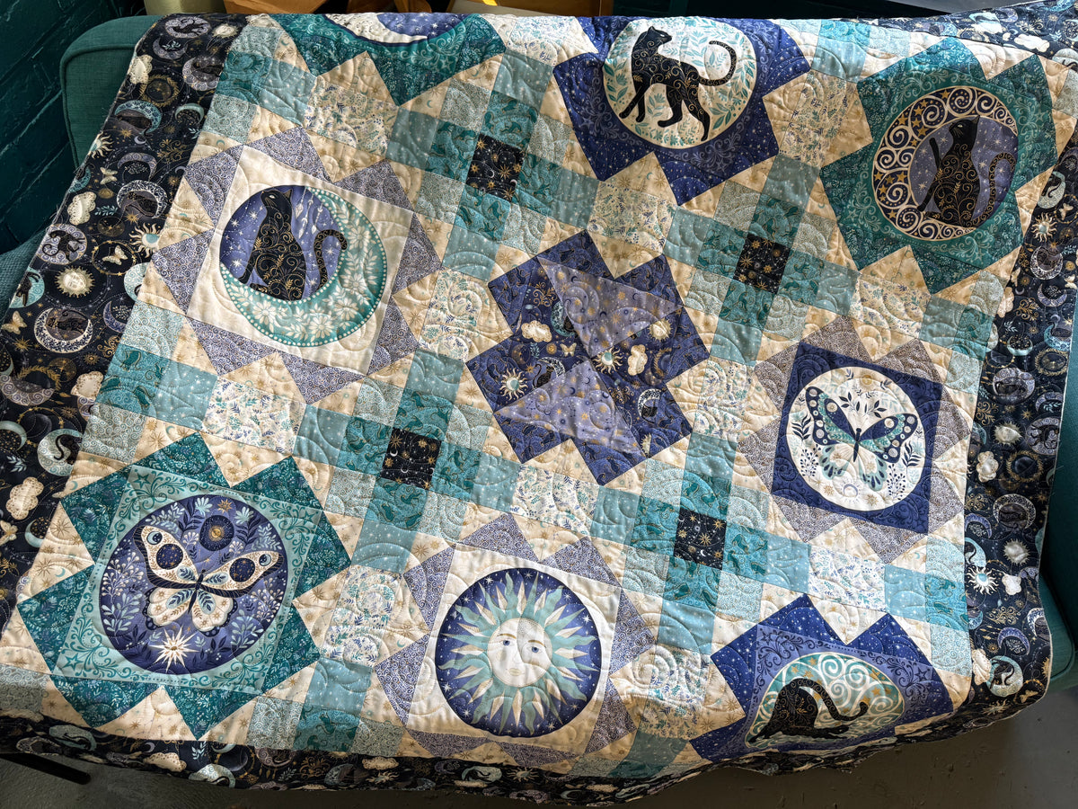 Makower | Charmed Quilt Kit