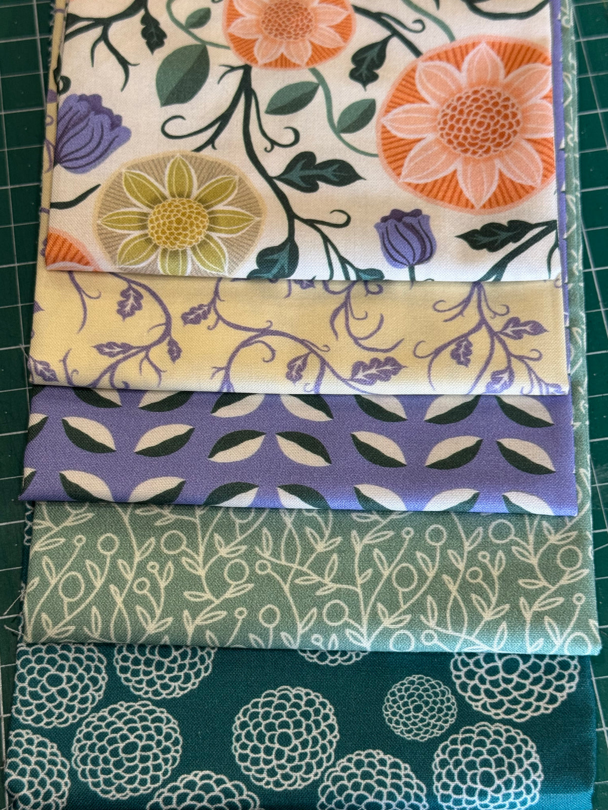 Fat Quarter Bundle - Lillycraft Light