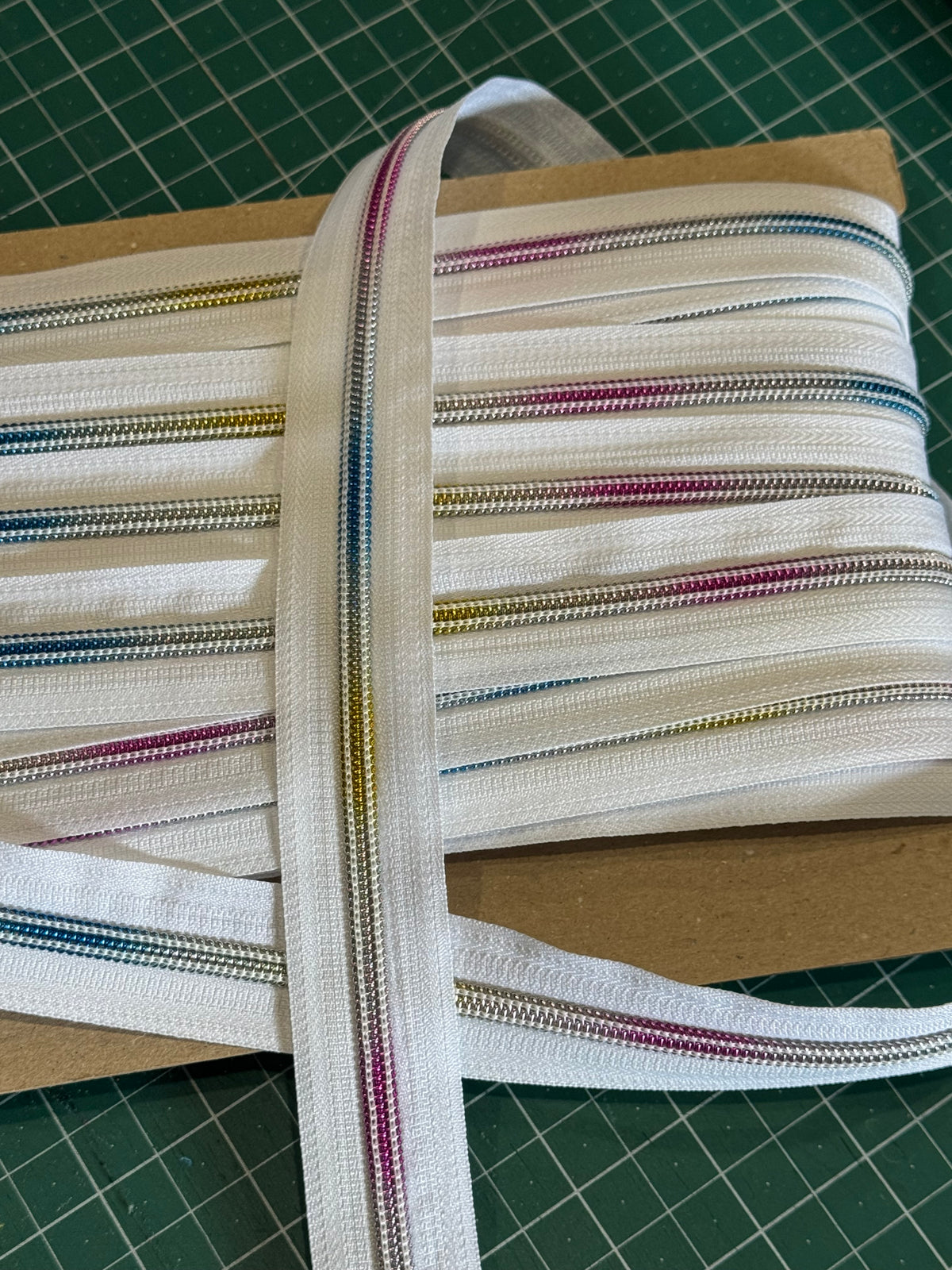 White / Rainbow Deluxe No.5 Continuous Zip